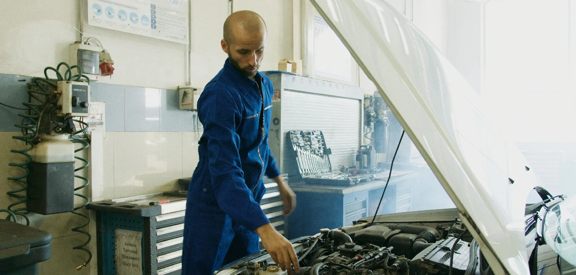 Mechanic inspecting the car